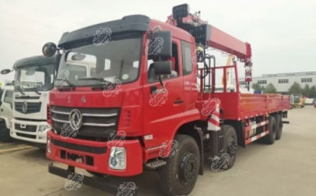 Dongfeng Truck 4 Front Wheels 8 Rear Wheels