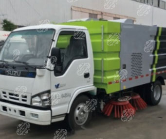 ISUZU Sweeper Truck 5.5 cbm 75kw 98 HP