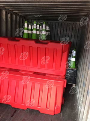 Water Filled Road Barrier Packing & Delivery