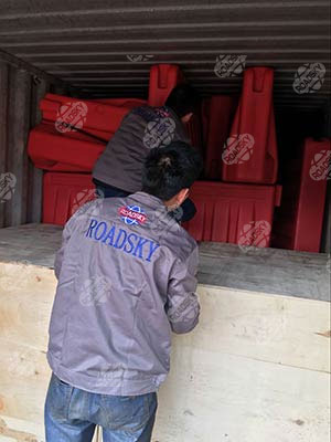 Water Filled Road Barrier Packing & Delivery